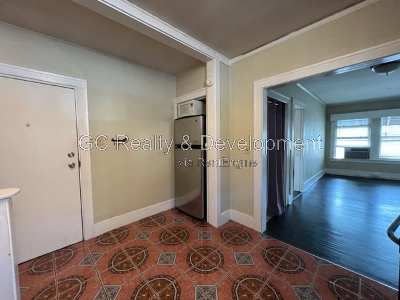 534 Crescent Blvd - Photo 7 of 16