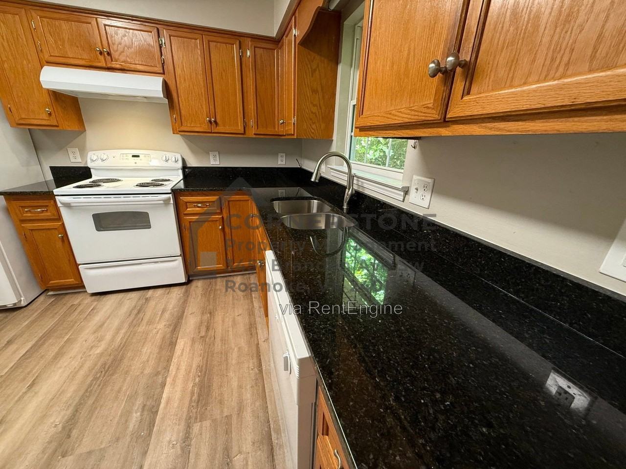 1662 Mccauley Ave - Photo 4 of 18