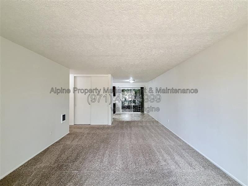 925 Nw Joy Ave #4 - Photo 4 of 21