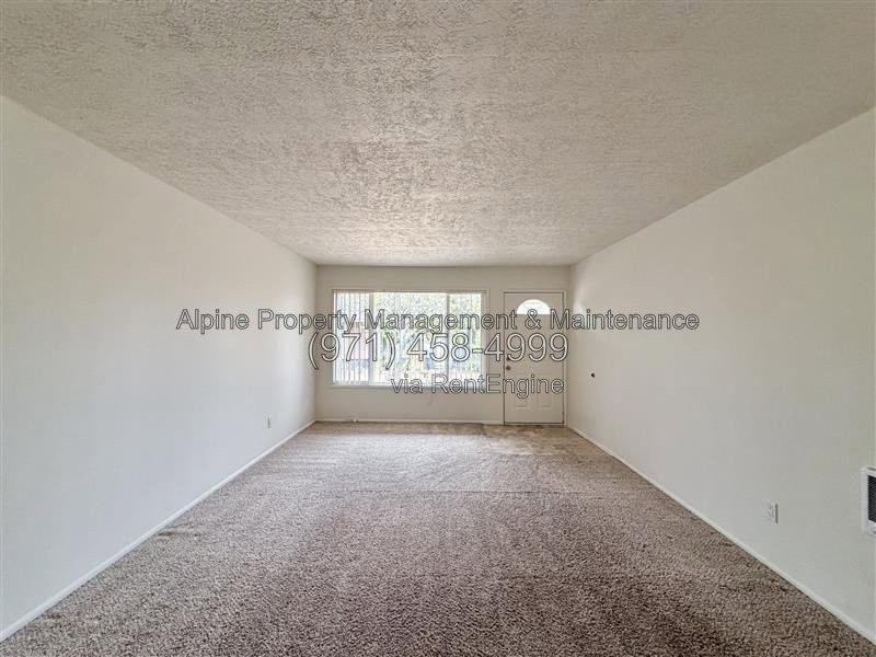 925 Nw Joy Ave #4 - Photo 5 of 21