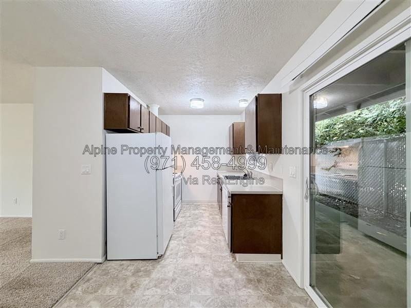 925 Nw Joy Ave #4 - Photo 7 of 21