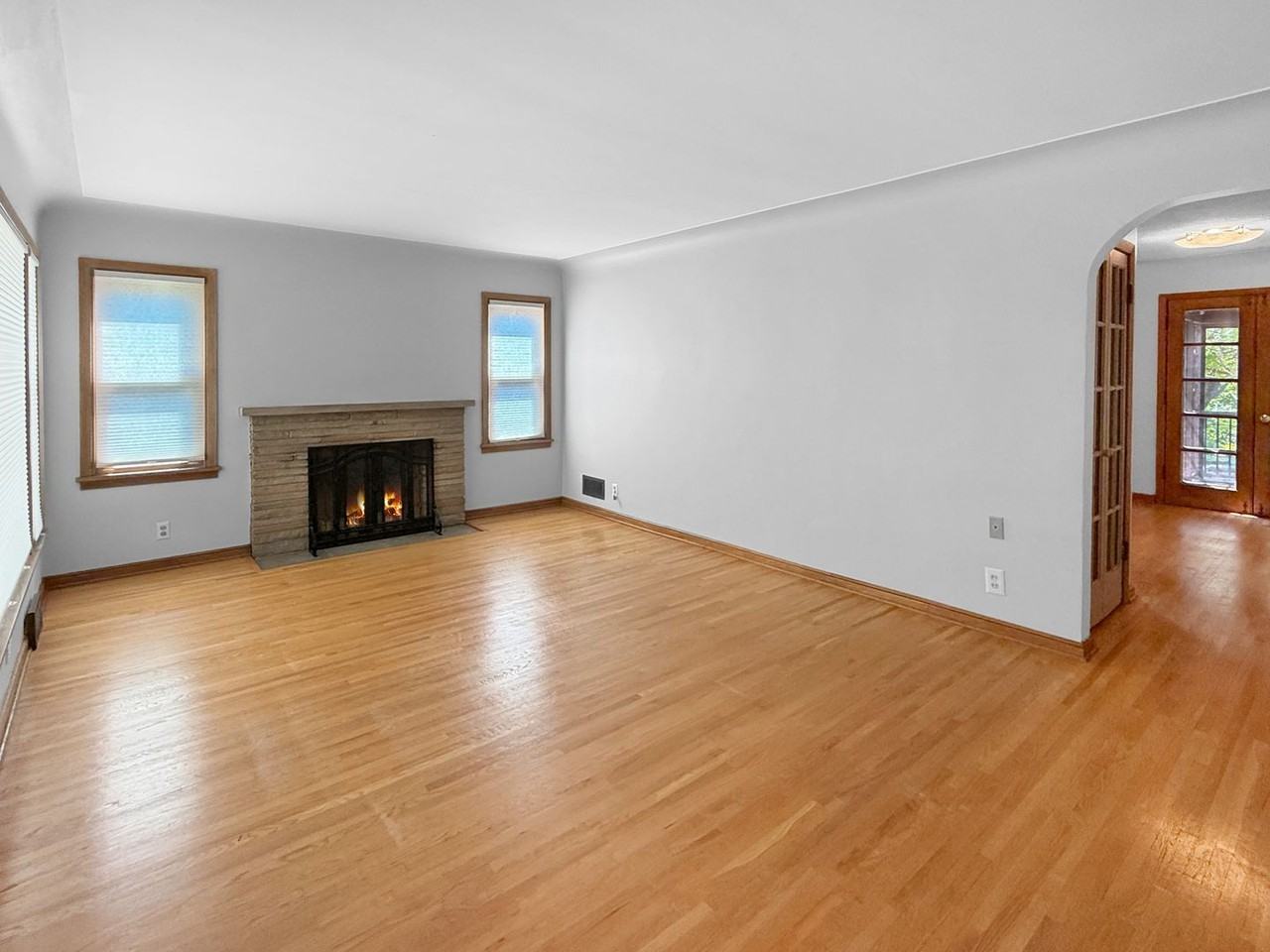 287 Washburn Ave N - Photo 3 of 20