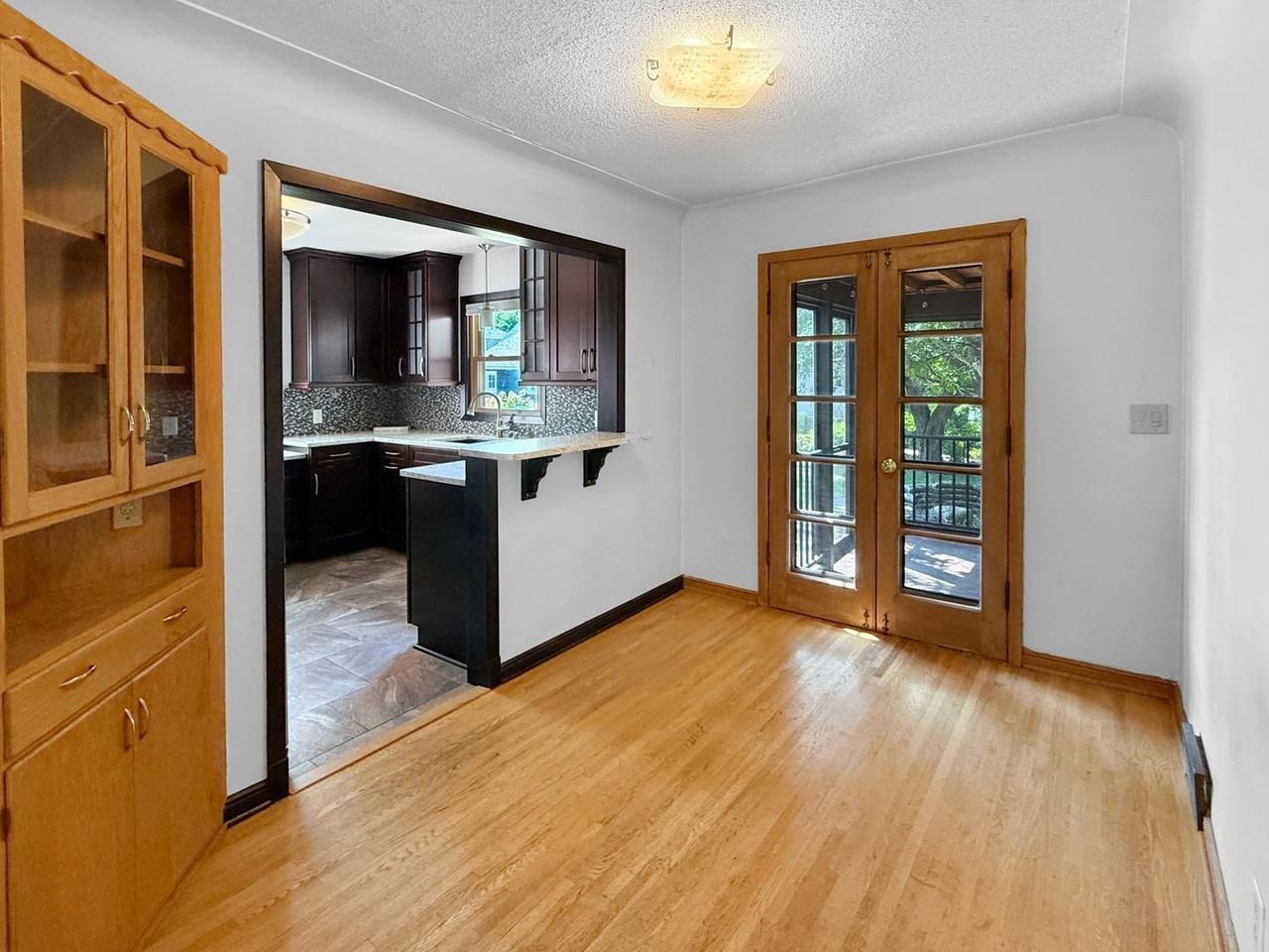 287 Washburn Ave N - Photo 4 of 20