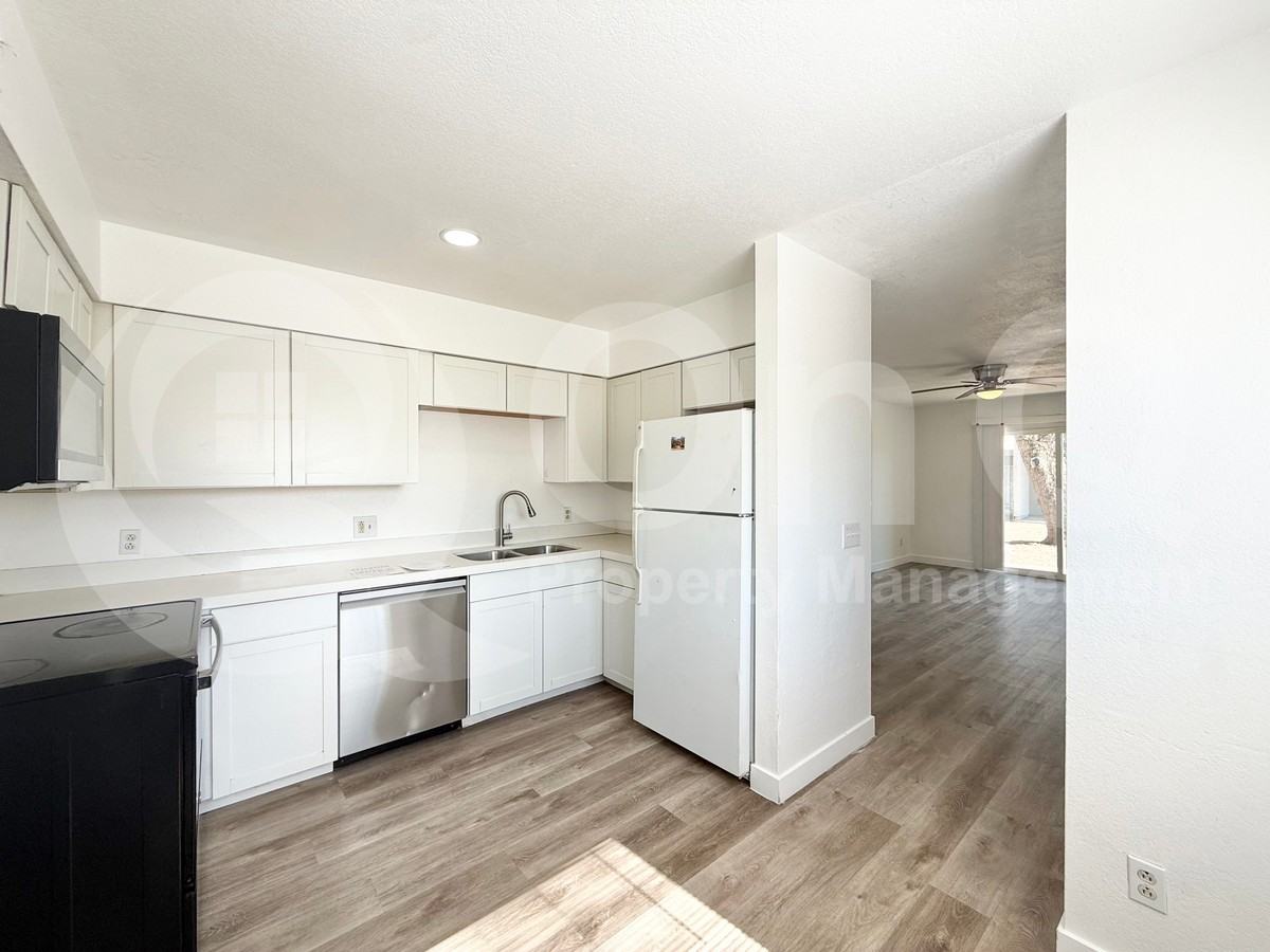 2801 E Marconi Ave #101 - Photo 4 of 19