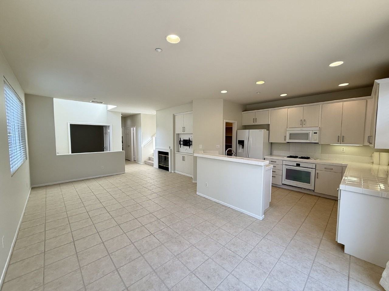 6446 Alexandri Cir - Photo 5 of 35