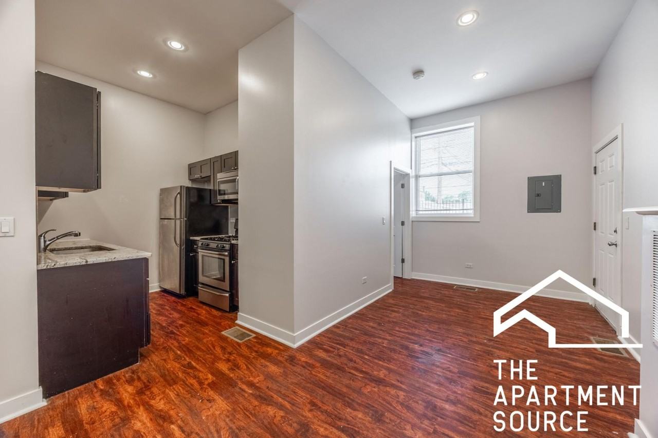 2944 W Montrose Ave #1R - Photo 3 of 13