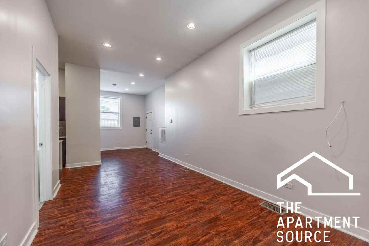 2944 W Montrose Ave #1R - Photo 4 of 13