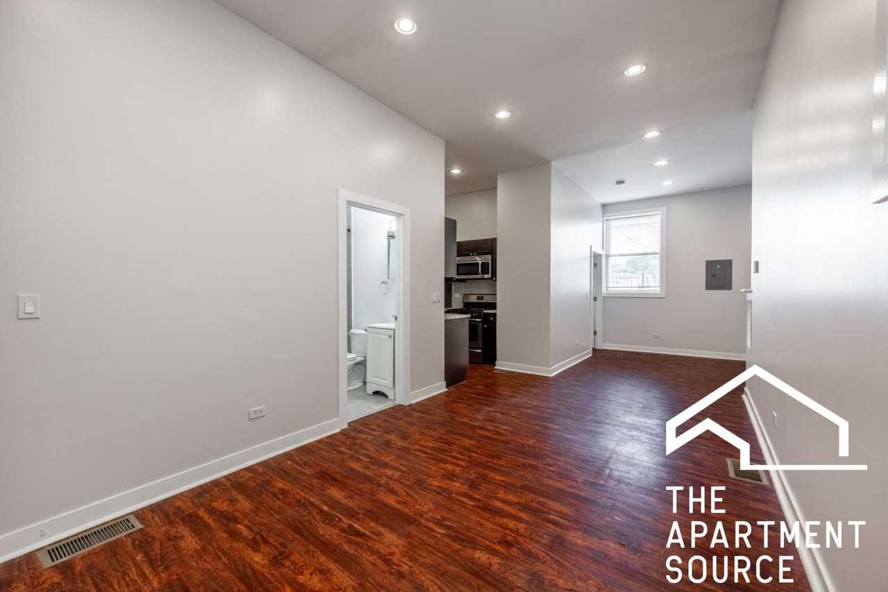 2944 W Montrose Ave #1R - Photo 5 of 13