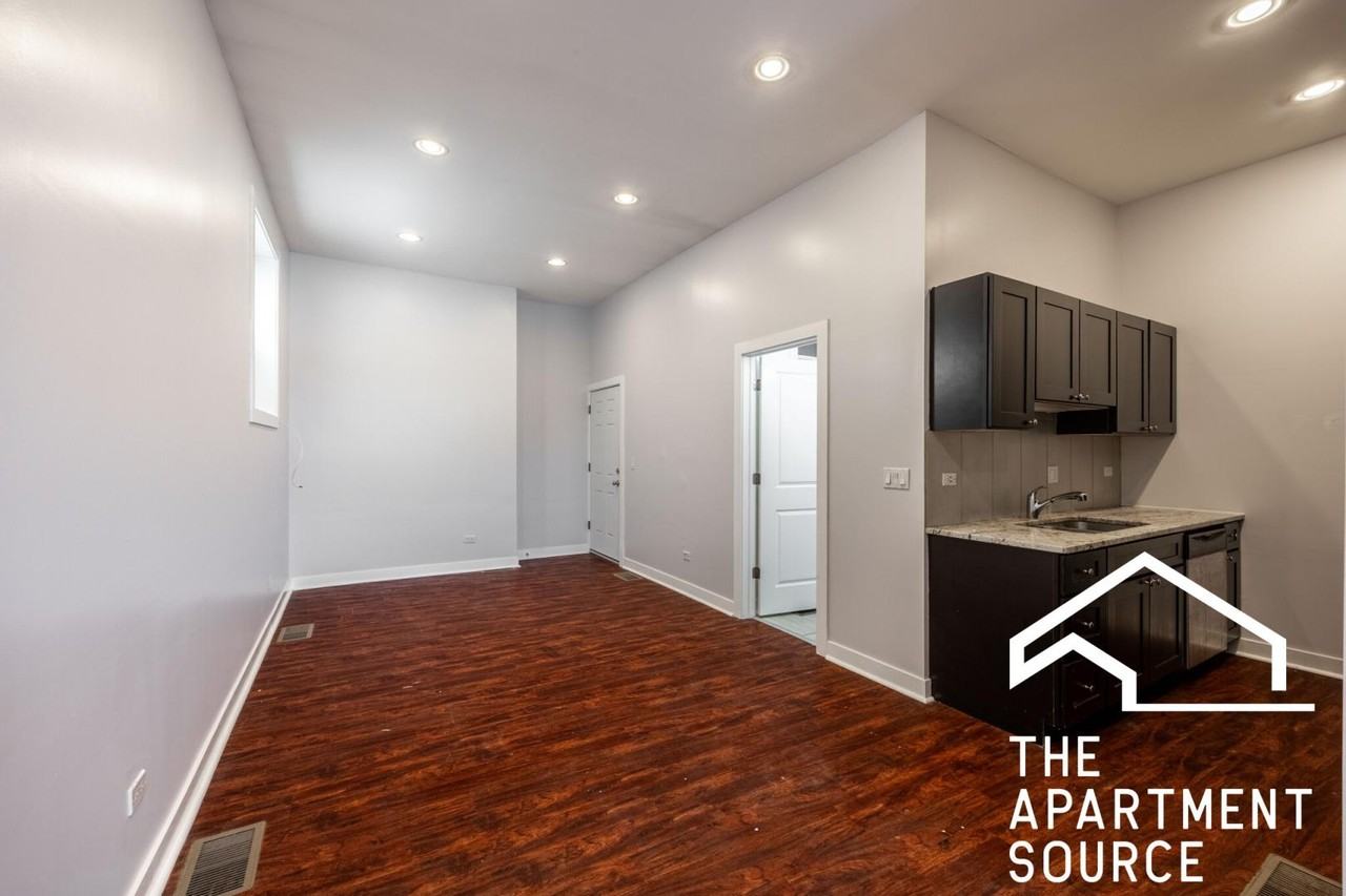2944 W Montrose Ave #1R - Photo 6 of 13