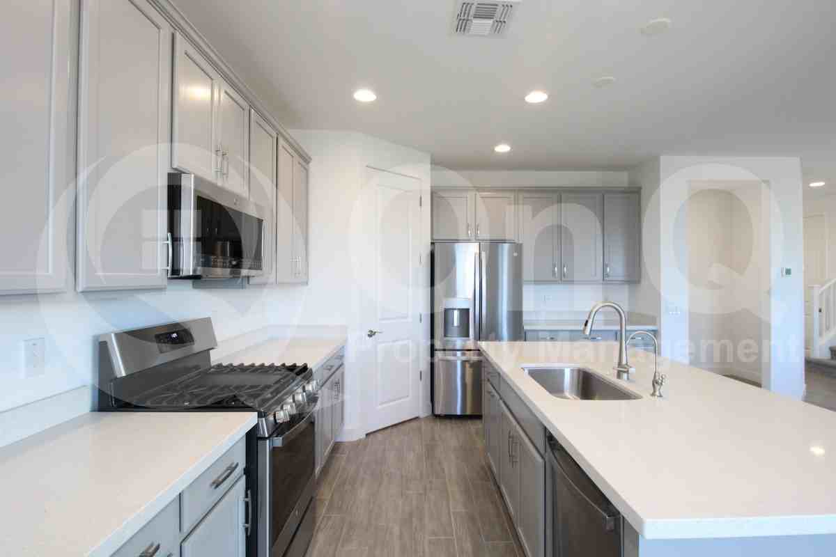 11818 S 54th Ln - Photo 3 of 28