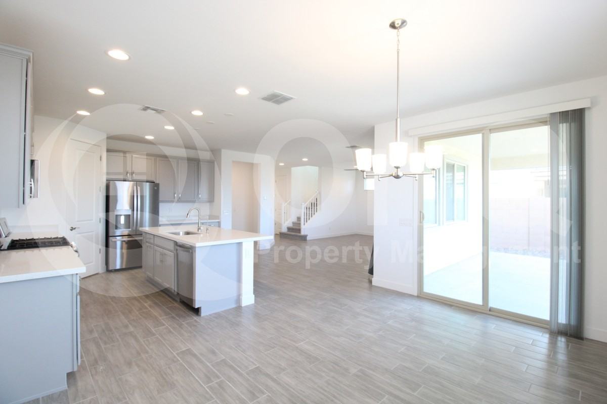 11818 S 54th Ln - Photo 6 of 28