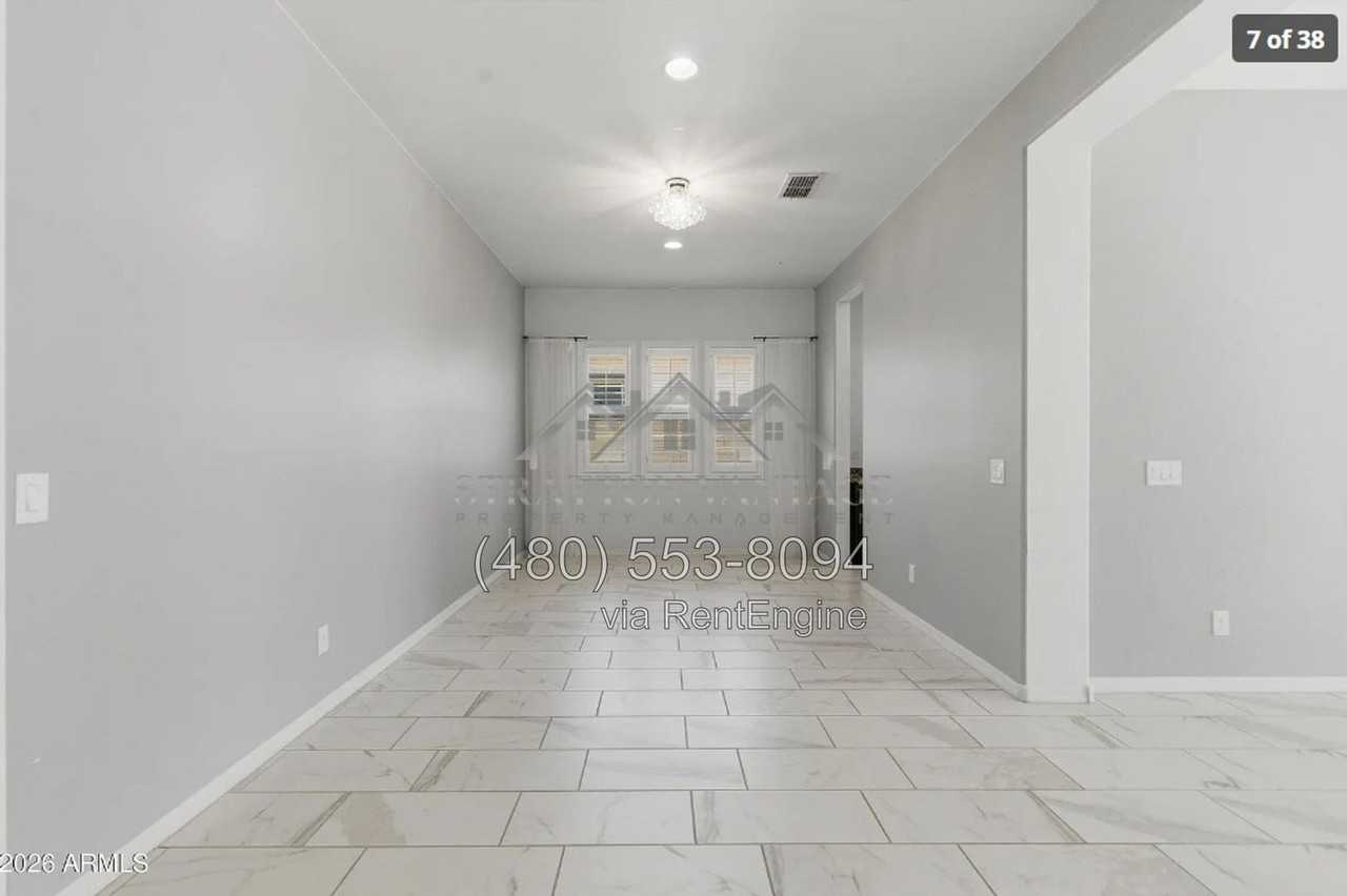 1083 E Holland Park Dr - Photo 4 of 39