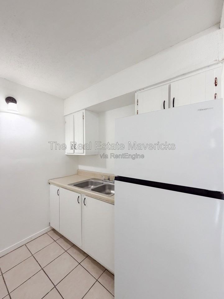 925 Shallowford Rd #19 - Photo 3 of 21