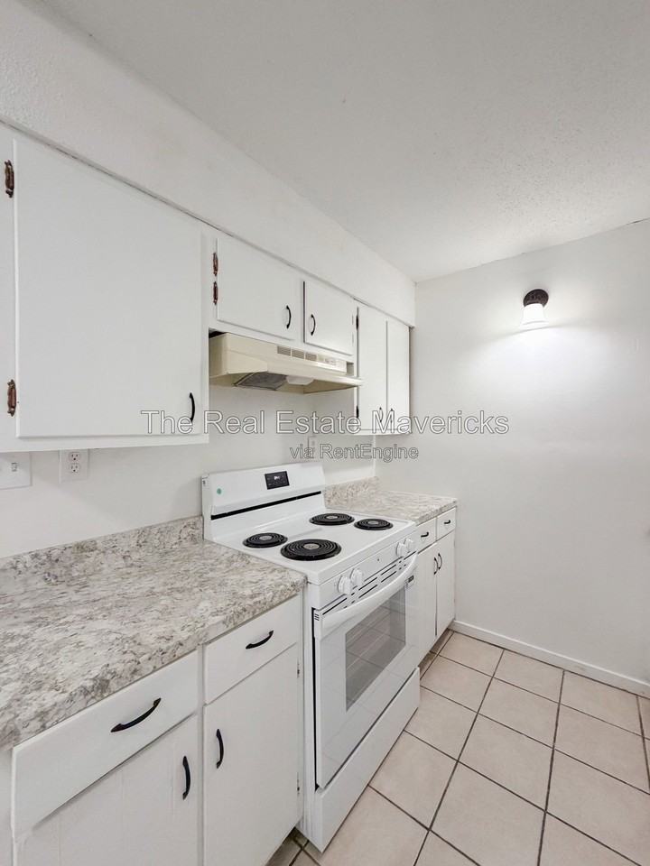 925 Shallowford Rd #19 - Photo 5 of 21