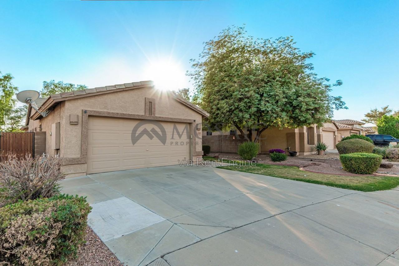 15807 W Marconi Ave - Photo 2 of 31