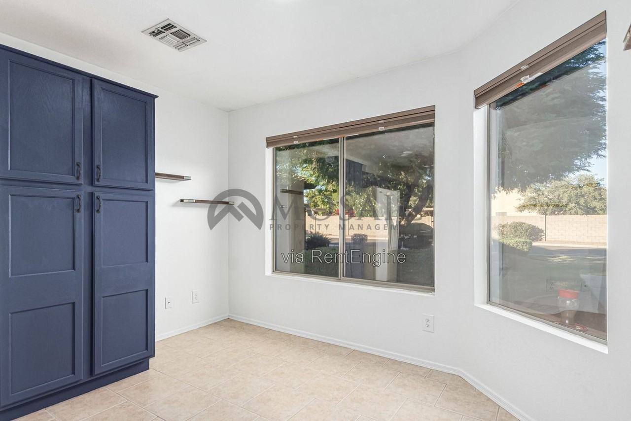 15807 W Marconi Ave - Photo 4 of 31