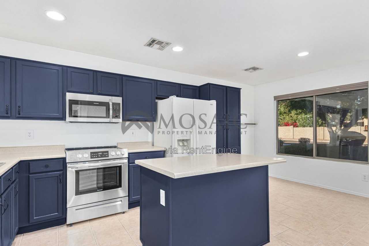 15807 W Marconi Ave - Photo 5 of 31
