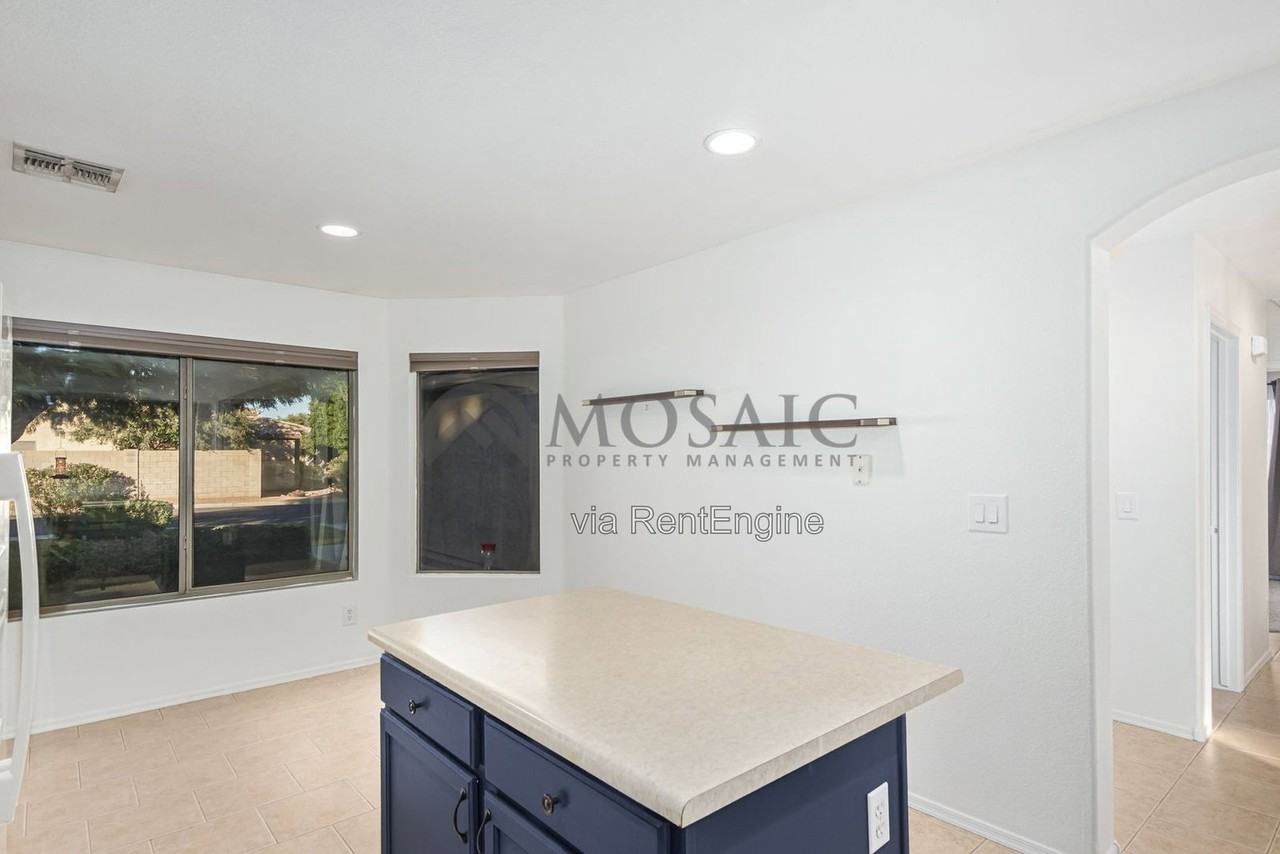 15807 W Marconi Ave - Photo 6 of 31