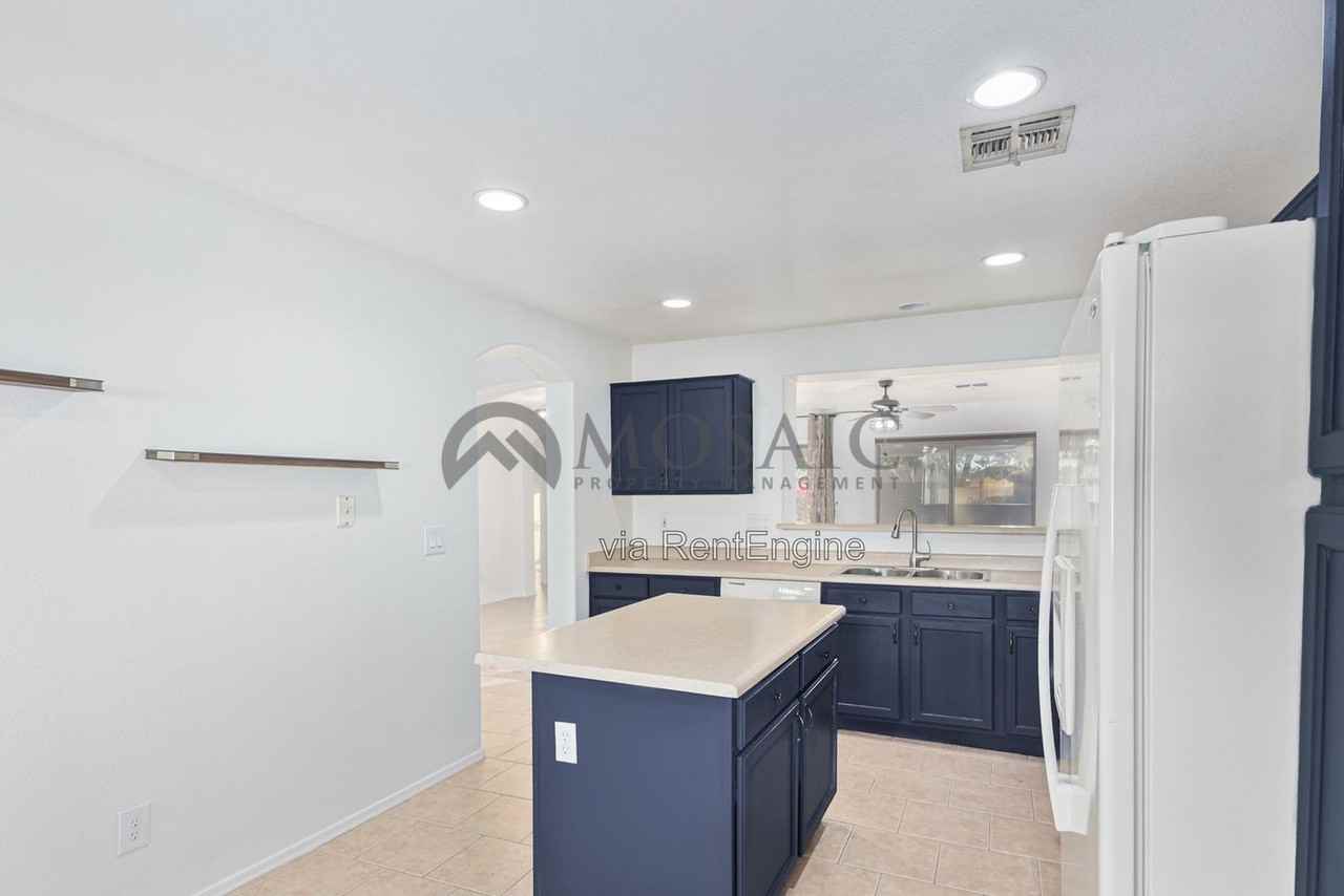 15807 W Marconi Ave - Photo 7 of 31