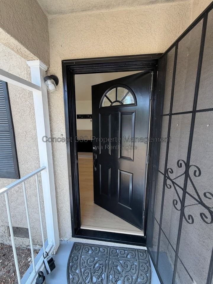 1214 E Cartagena St - Photo 5 of 36