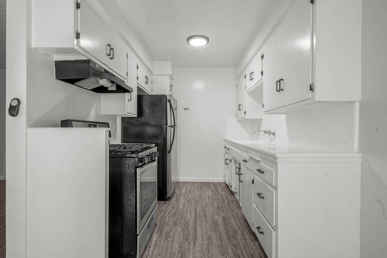 8419 S Western Ave #1A - Photo 2 of 10