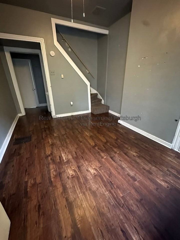 239 Urbana Way - Photo 2 of 10