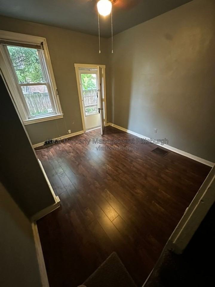 239 Urbana Way - Photo 5 of 10