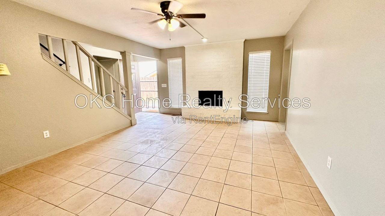 6715 Lyrewood Ln - Photo 6 of 23