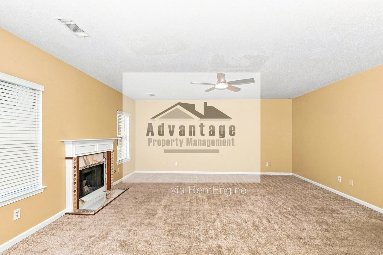 1894 Byrom Pkwy - Photo 4 of 18