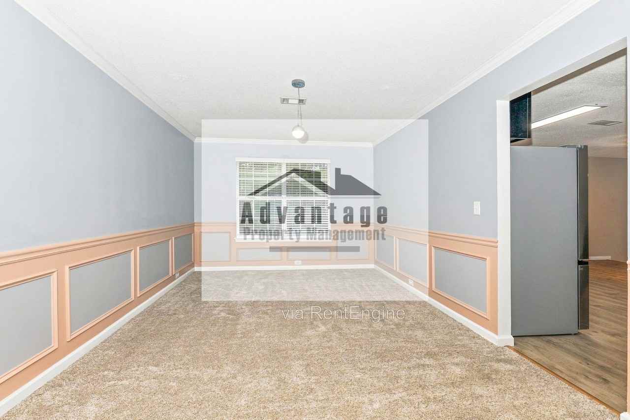 1894 Byrom Pkwy - Photo 7 of 18