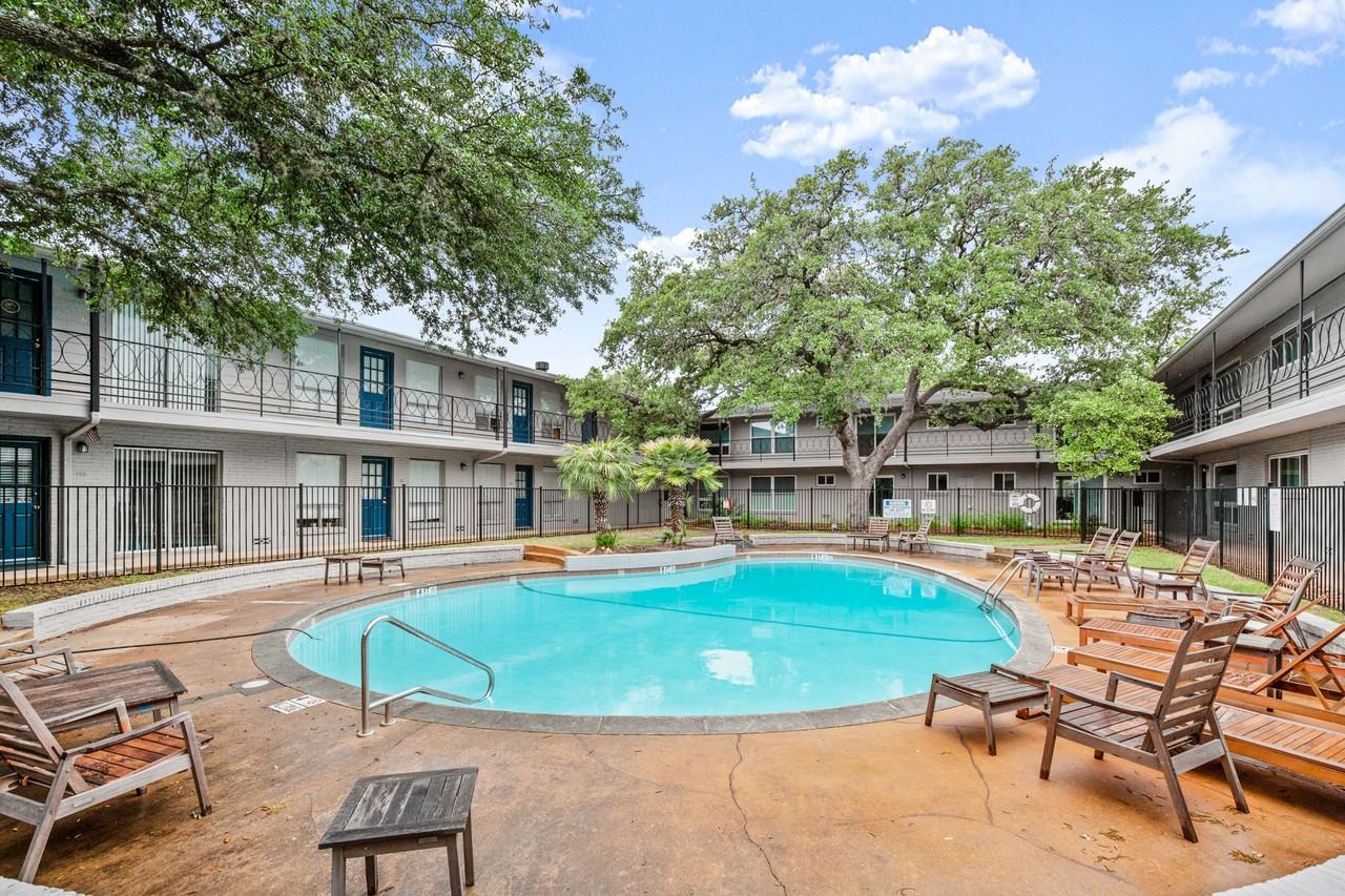 1210 Windsor Rd #202