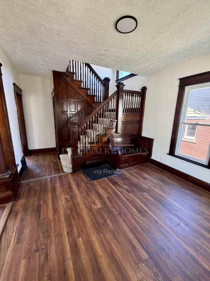135 S Mckinley Ave - Photo 2 of 11