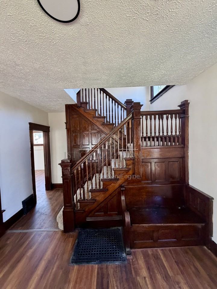135 S Mckinley Ave - Photo 3 of 11