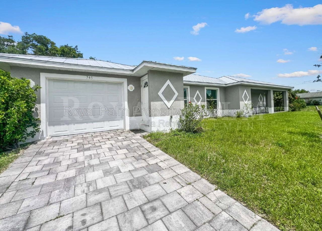 745 Harry Ave S - Photo 2 of 41