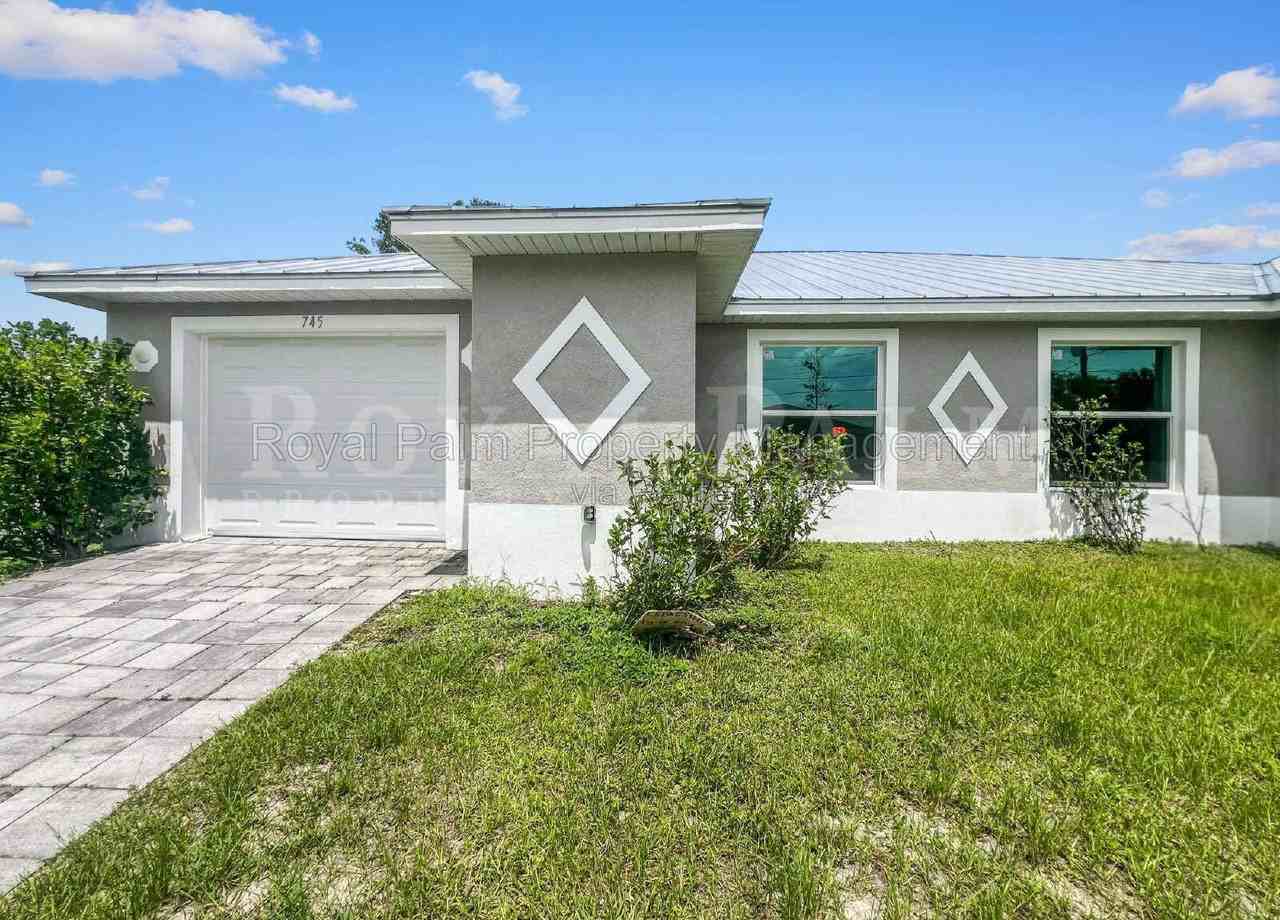 745 Harry Ave S - Photo 4 of 41