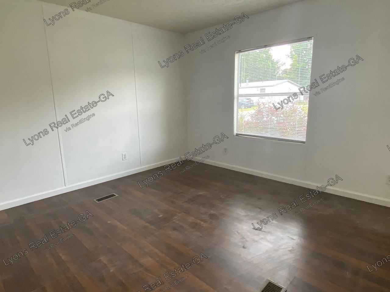 1908 Mell Ave - Photo 5 of 17
