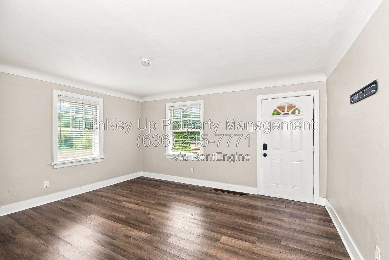 1065 N Lafayette St - Photo 3 of 17