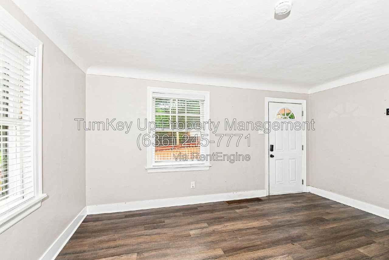 1065 N Lafayette St - Photo 4 of 17