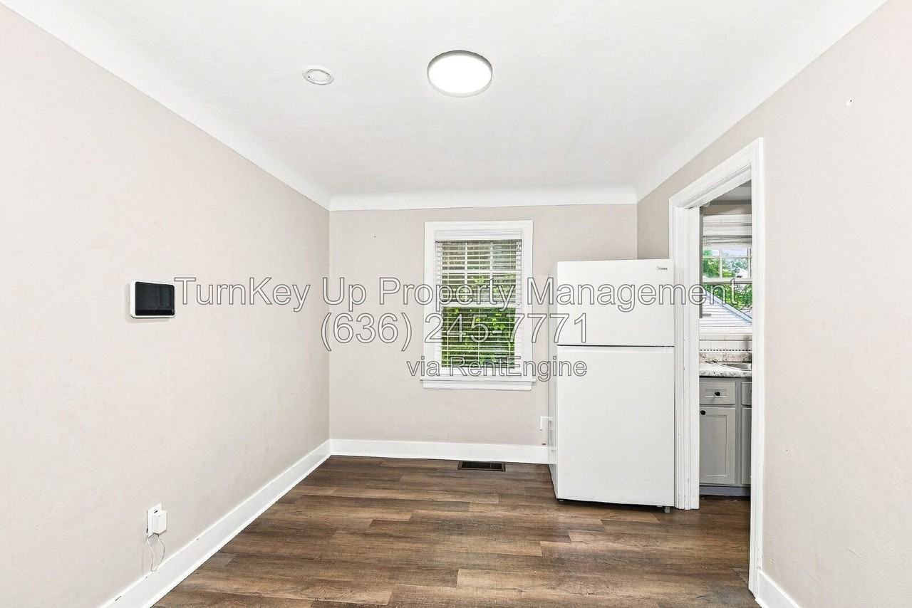 1065 N Lafayette St - Photo 5 of 17