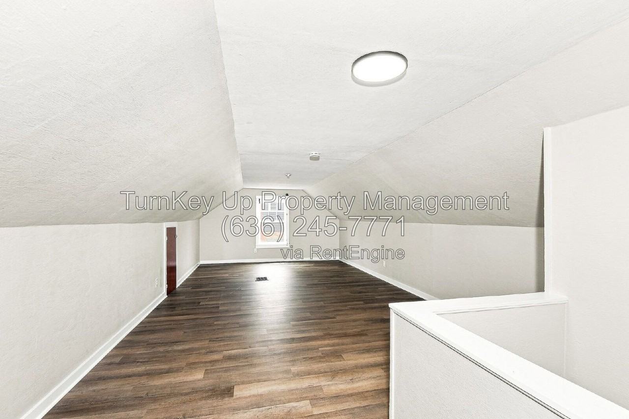 1065 N Lafayette St - Photo 6 of 17