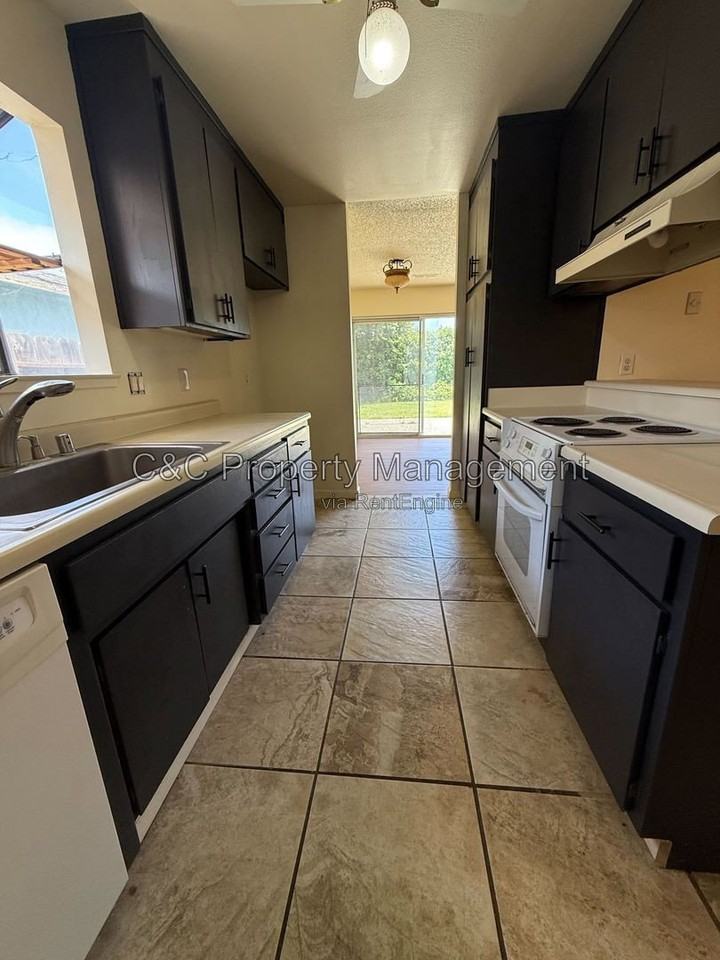 938 Estrada Ct - Photo 4 of 18