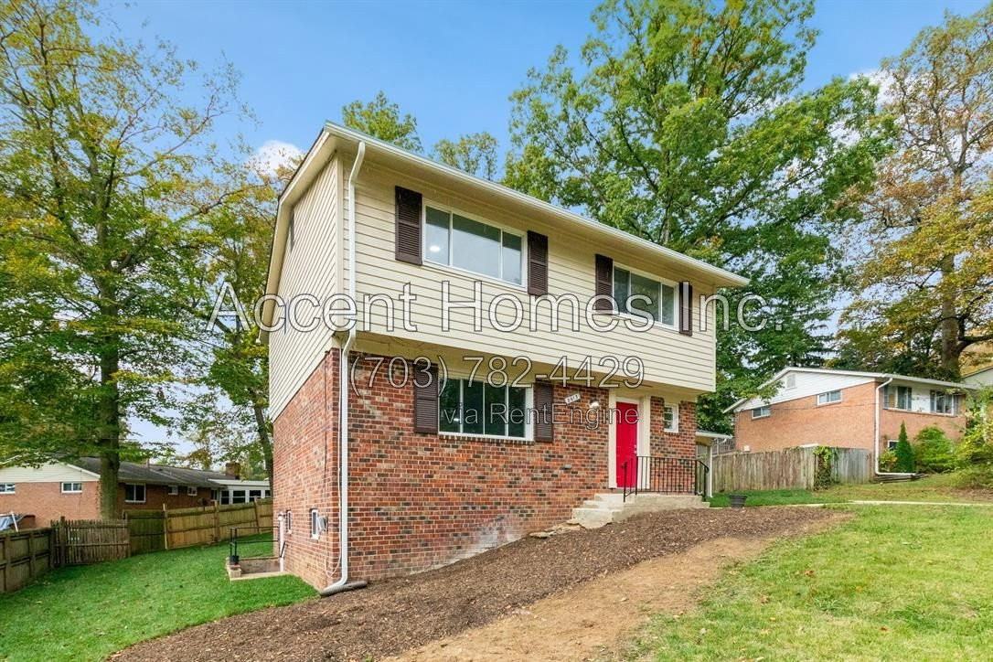 8613 Kenilworth Dr - Photo 3 of 36