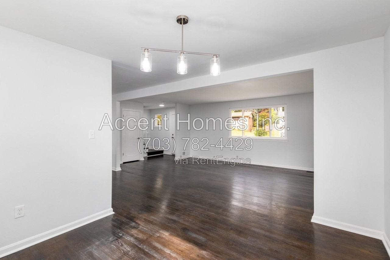 8613 Kenilworth Dr - Photo 4 of 36