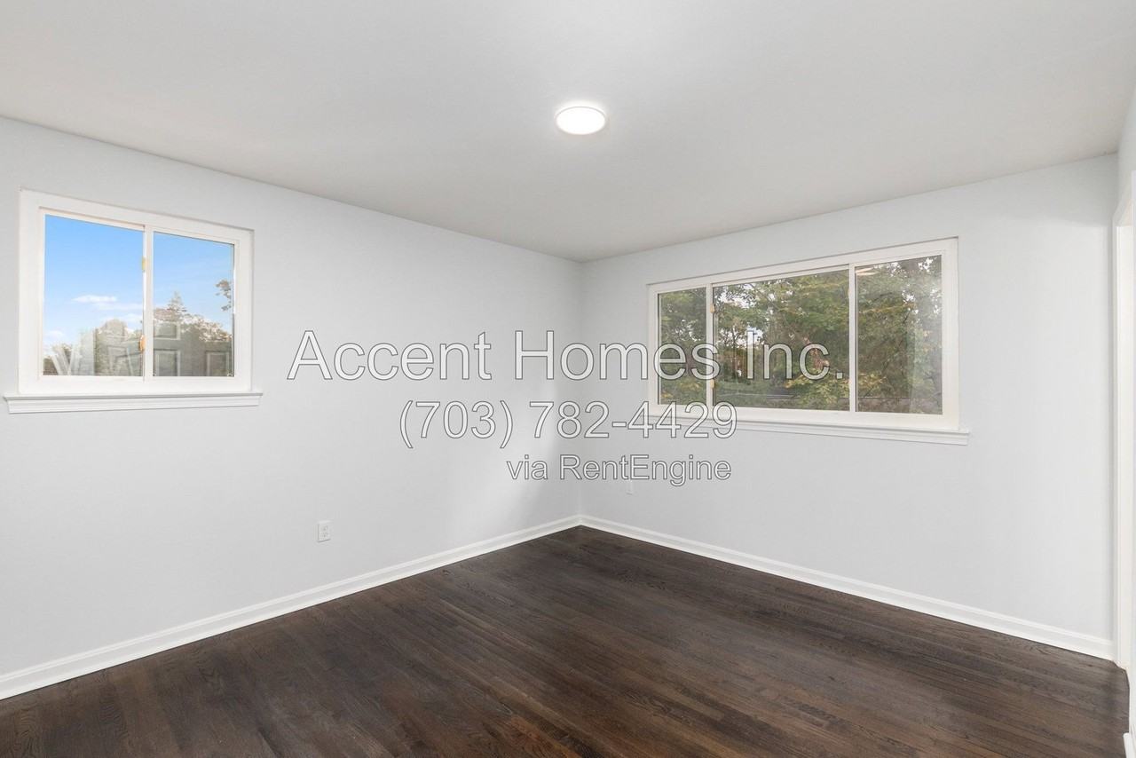 8613 Kenilworth Dr - Photo 6 of 36