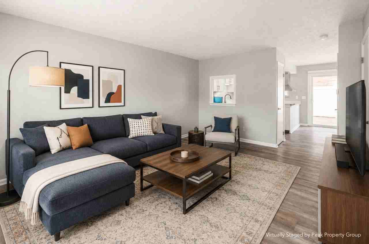 1036 Folkestone Rd - Photo 2 of 31
