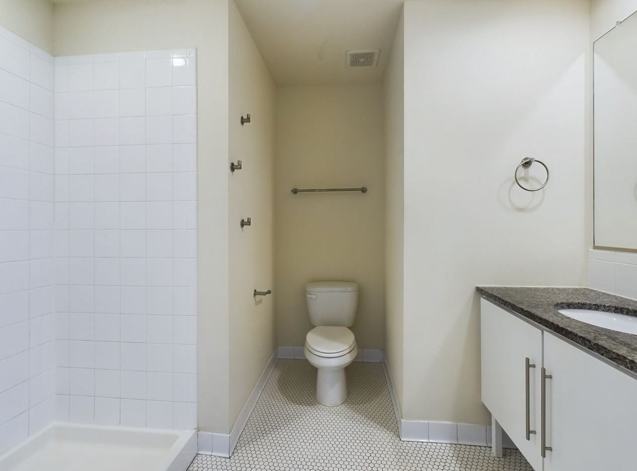 815 Perry St #204 - Photo 6 of 14