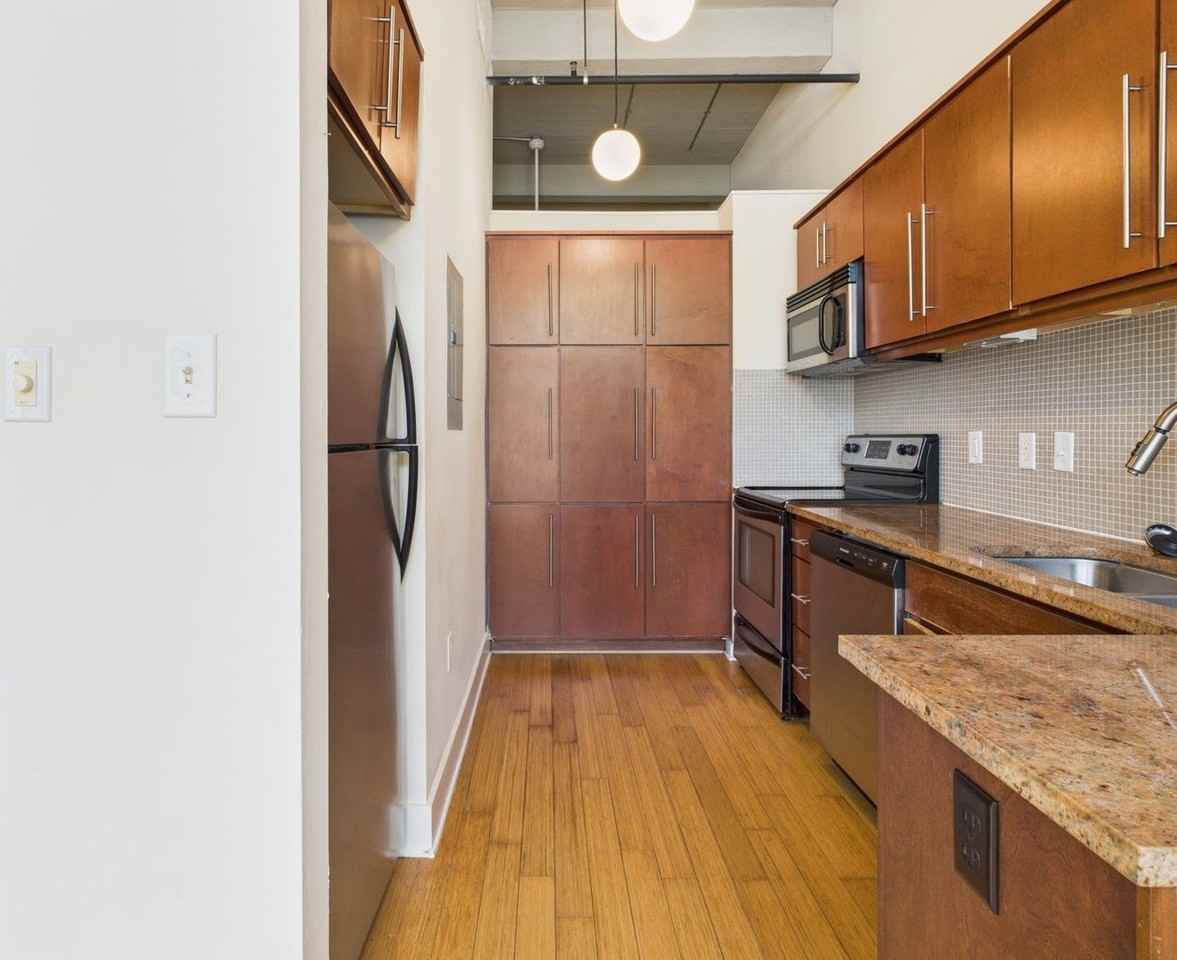 815 Perry St #204 - Photo 7 of 14