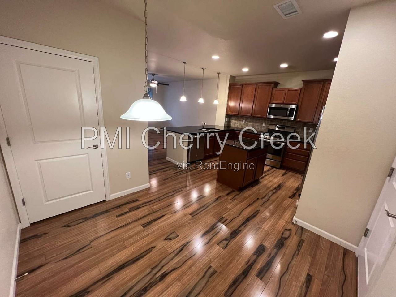 8159 S Akron Ct - Photo 3 of 32