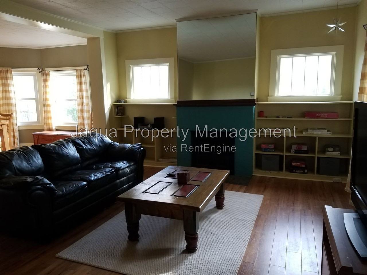 423 Erie St - Photo 3 of 11