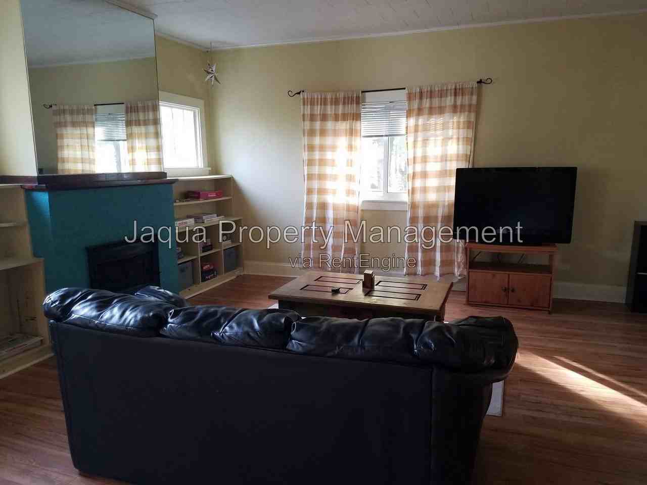 423 Erie St - Photo 4 of 11